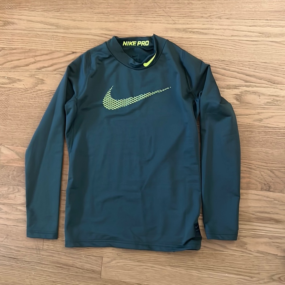 Nike boys cold weather top